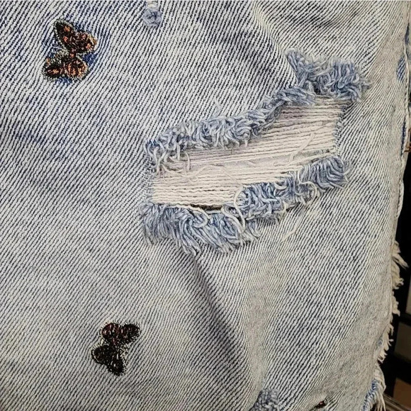 Tinseltown Butterfly Embroidered Destroyed Jean Shorts Denim Cutoffs Junior's 11 - Picture 2 of 8